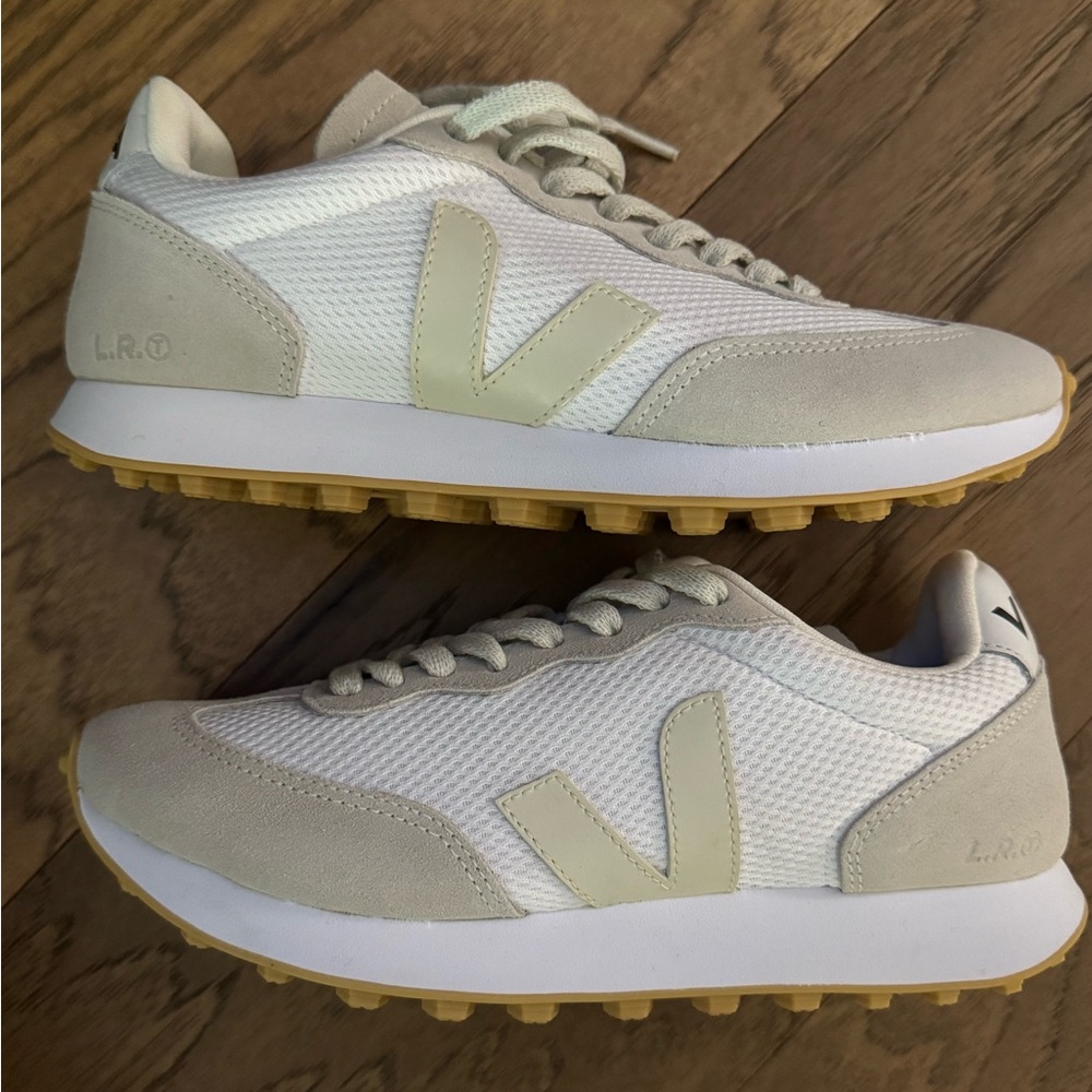 Like New VEJA Rio Branco Sneakers, size 7 womens